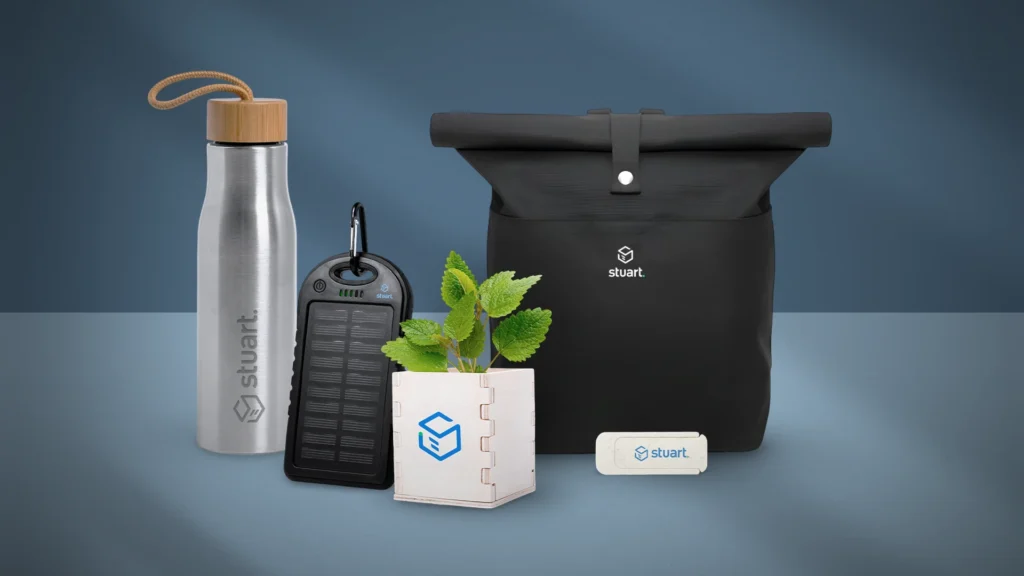 Botellas metálicas, mochila y bolsa de tela personalizadas, artículos que un candidato sí conserva