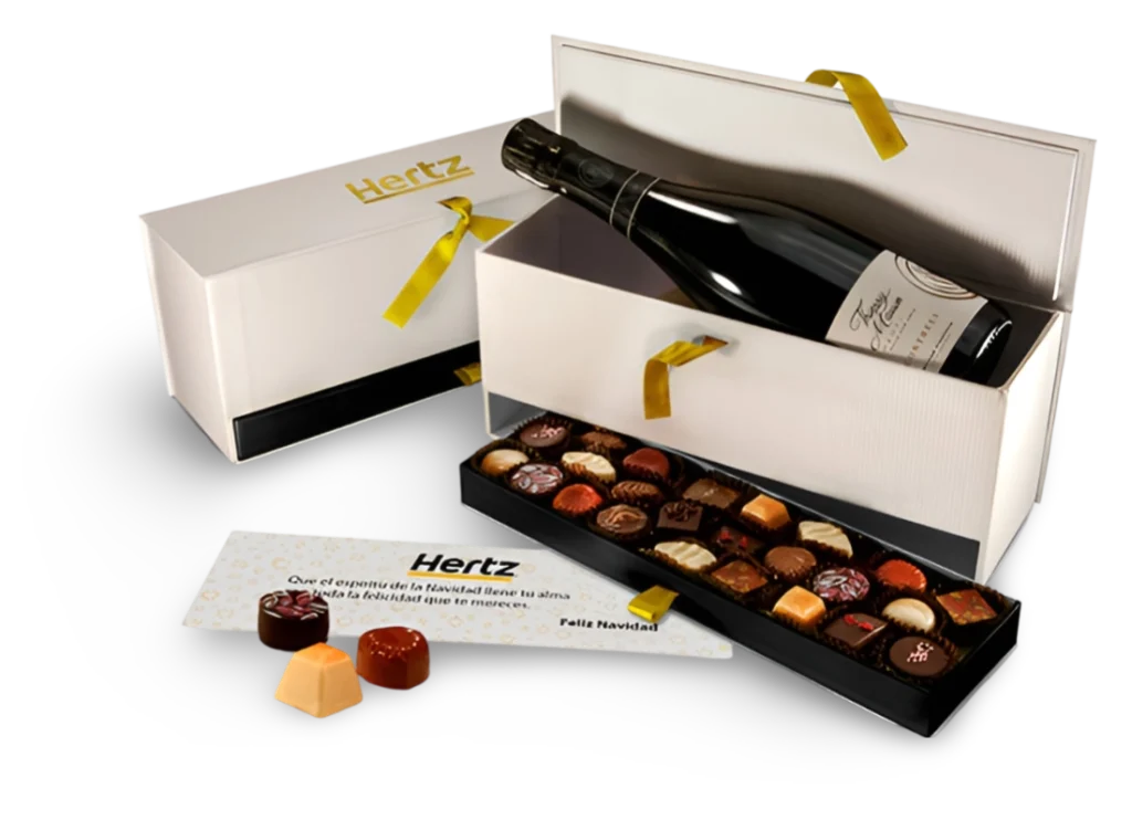 Caja de regalo gourmet abierta con botella de vino y bombones para clientes de empresa