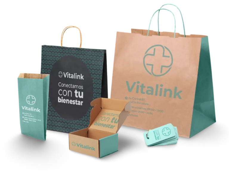 Pack corporativo real de una marca sanitaria con caja, bolsas de papel y producto.