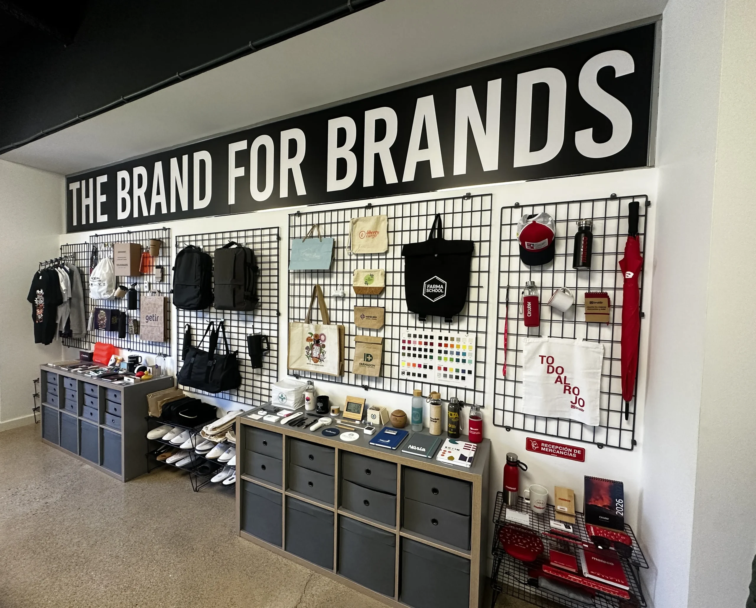 Agencia de merchandising en España con proveedor de regalos corporativos en Málaga